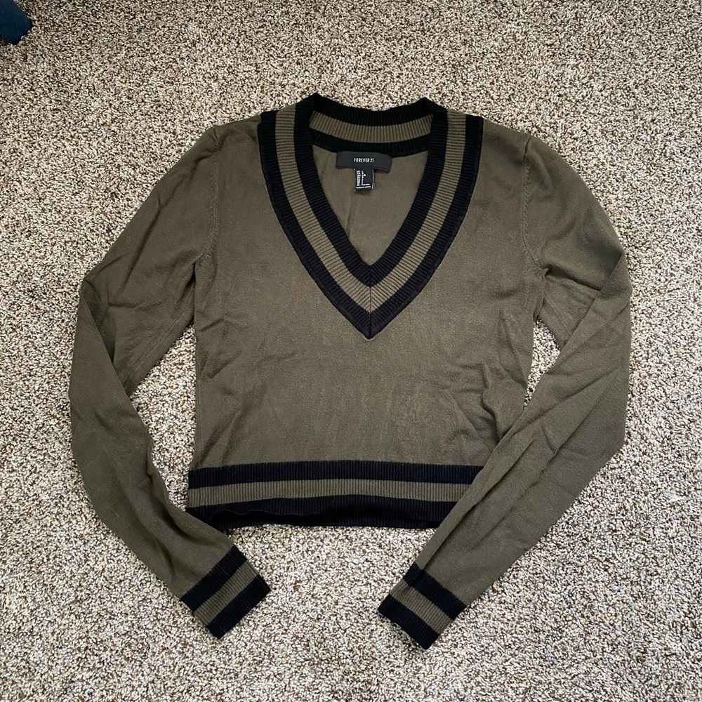 V-Neck Tipped Cropped Sweater